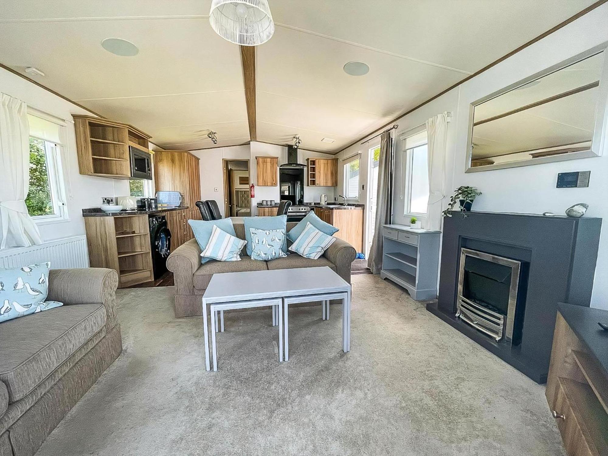 Beautiful Caravan With Decking At Carlton Meres Holiday Park, Suffolk Ref 60022M Saxmundham Exterior foto