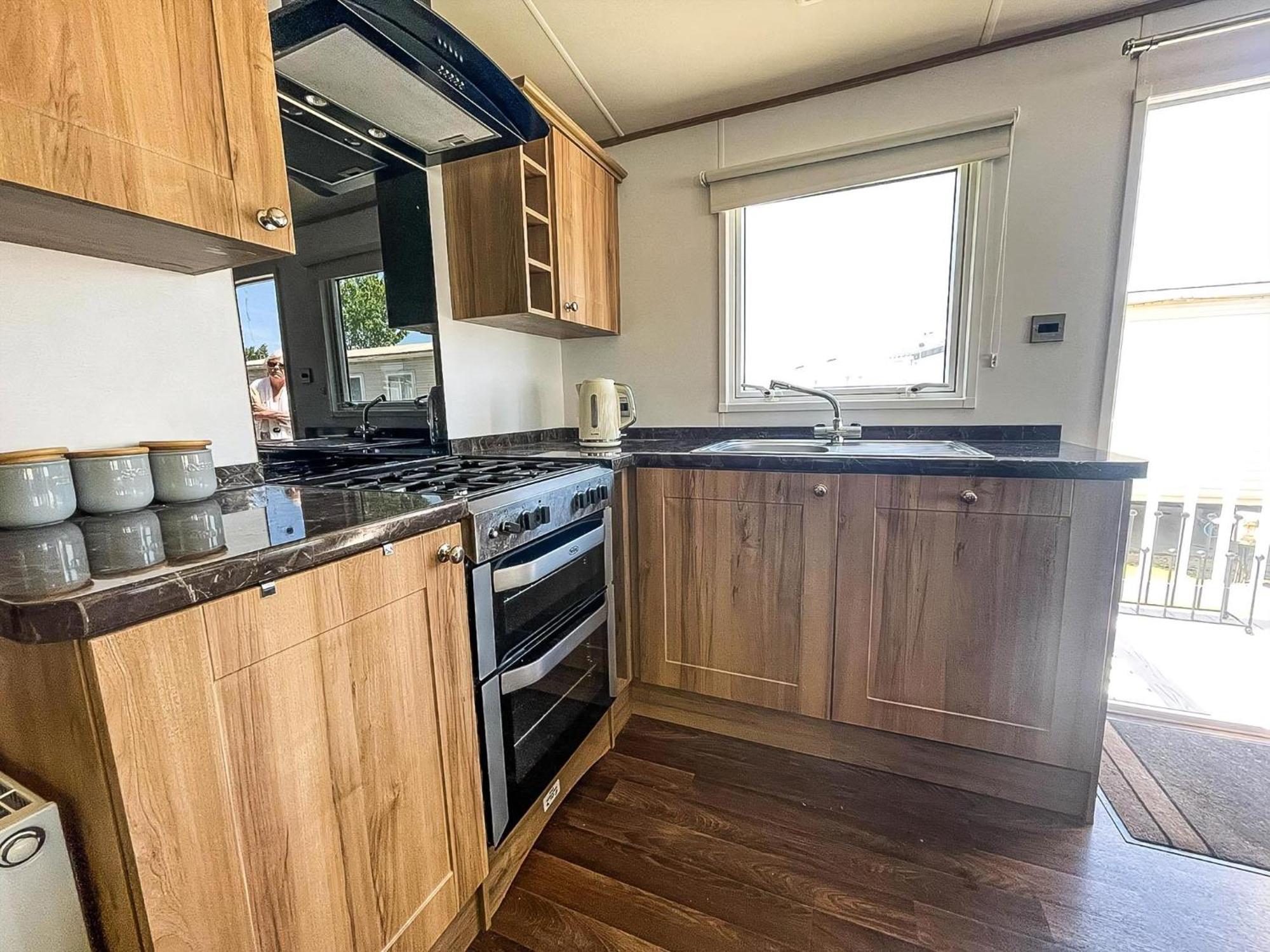 Beautiful Caravan With Decking At Carlton Meres Holiday Park, Suffolk Ref 60022M Saxmundham Exterior foto