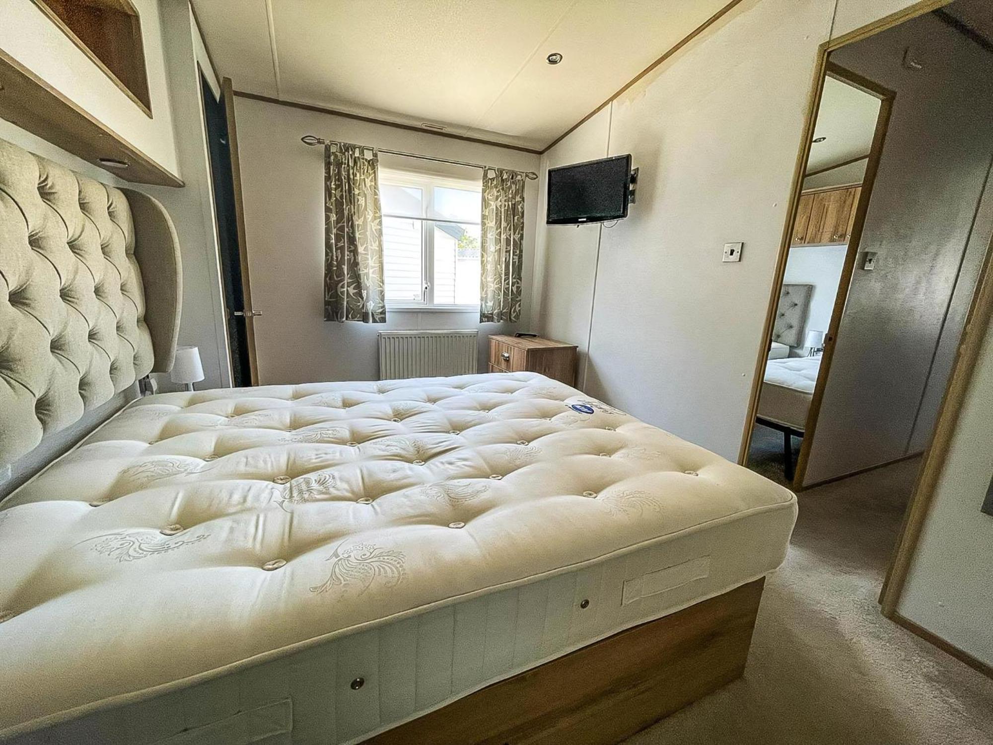 Beautiful Caravan With Decking At Carlton Meres Holiday Park, Suffolk Ref 60022M Saxmundham Exterior foto
