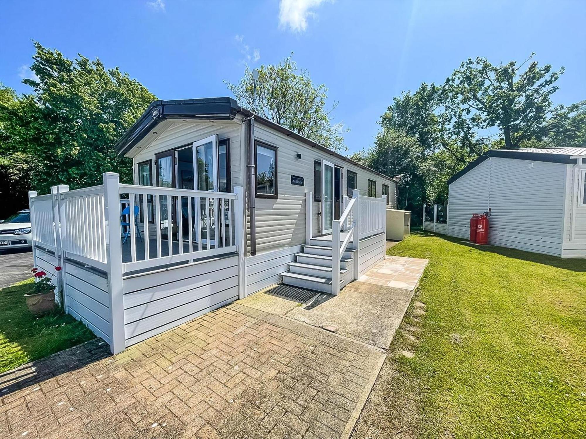 Beautiful Caravan With Decking At Carlton Meres Holiday Park, Suffolk Ref 60022M Saxmundham Exterior foto