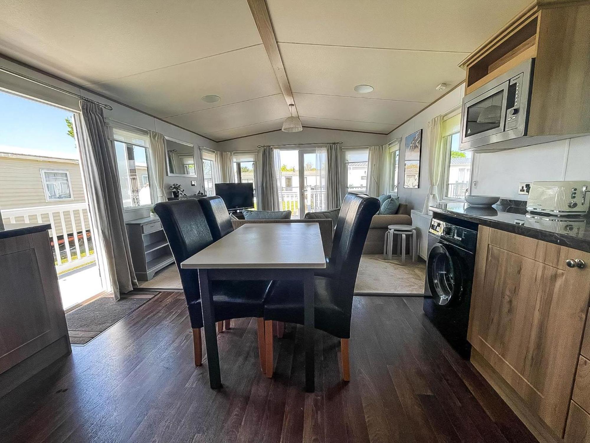Beautiful Caravan With Decking At Carlton Meres Holiday Park, Suffolk Ref 60022M Saxmundham Exterior foto