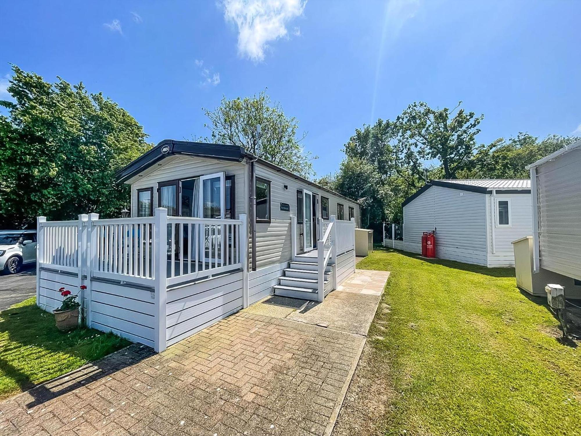 Beautiful Caravan With Decking At Carlton Meres Holiday Park, Suffolk Ref 60022M Saxmundham Exterior foto